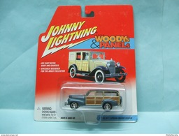 Johnny Lightning - '41 CHEVROLET SPECIAL DELUXE WAGON 1941 - 2002 Custom Woodys & Panels 1/64 - Other & Unclassified