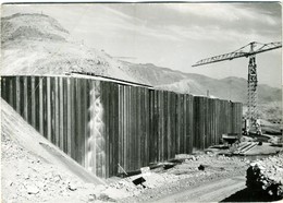 PAKISTAN  SAHRAD Tarbela Dam Under Construction - Watertorens & Windturbines