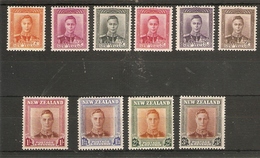 NEW ZEALAND 1947 - 1952 SET OF 10 STAMPS SG 680/689 UNMOUNTED MINT/VERY LIGHTLY MOUNTED MINT Cat £20 - Neufs