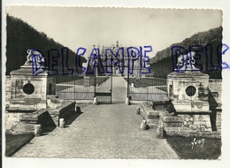 France. Hauts De Seine. Sceaux. Le Château. Entrée Du Parc Et Les Groupes De Cosevox. Editions D'Art YVON - Sceaux