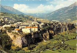 05-EMBRUN- LA VILLE SUR SON ROC - Embrun