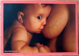 FEMME BEBE AU SEIN ALLAITEMENT  UK ROYAUME UNI PHOTO SIMON MC BURNEY BREASTFEEDING MATERNITE SEINS NUS TETEE - Ethniques, Cultures