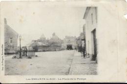D78 - LES ESSARTS LE ROI - LA PLACE DE LA POMPE - à Gauche Sur Le Mur Pub : Chocolat MENIER - PRECURSEUR - Les Essarts Le Roi
