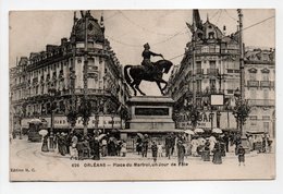 - CPA ORLEANS (45) - Place Du Martroi, Un Jour De Fête (belle Animation) - Edition H. C. 626 - - Orleans