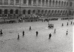 Photo De L Agence LAPI,remise De Décorations Dans La Cour Des Invalides. - Krieg, Militär