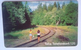 Girls Walking In Summer On Railroad Tracks 120 Units - Schweden