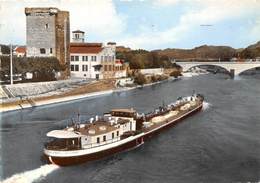 38-VIENNE-SUR-LE-RHONE- PASSAGE D'UN BATEAU SUR LE RHONE - Vienne