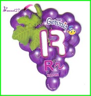 Magnet Pochoir GERVAIS L'Alphabet Avec Les Fruits Et Les Légumes " Le R De Raisin " - Letras & Cifras