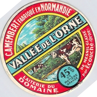 Etiquettes Fromage Camembert Fabriqué De Normandie Vallée De L'Orne Laiterie Du Domaine De Mesnil Glaise Tyrosémiophile - Quesos