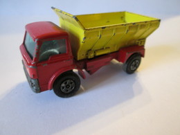 Matchbox  N° 70  CAMION  BENNE  A Restaurer  Echelle ?  6,7 X 2,7    Hauteur 3,5 Cm - Schaal 1:87