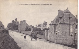 22. PLOUARET. CPA . LA ROUTE DE LA GARE. ANIMATION. CHARRETTE. ANNÉE 1913 - Plouaret