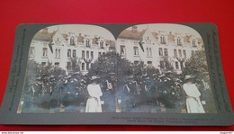 PHOTO STEREO PRINCE HENRY ENJOYING THE CHILDREN S DEMONSTRATION IN THE STREET BEFORE THE PALACE TRONDHJEM NORWAY - Stereoscopic