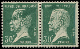 ** VARIETES - 174   Pasteur, 30c. Vert, PAIRE, Taches De Surencrage, Qqs Adh. Noires, TB - Neufs