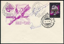 Alekszej Gubarev (1931-2015) Szovjet és Vladimír Remek (1948- ) Cseh űrhajósok Aláírásai Emlékborítékon /
Signatures Of  - Andere & Zonder Classificatie