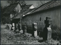 Cca 1980 Gebhardt György (1910-1993): Sírjelek I-II., Feliratozott Vintage Fotóművészeti Alkotások, 24x18 Cm +  Cca 1972 - Autres & Non Classés