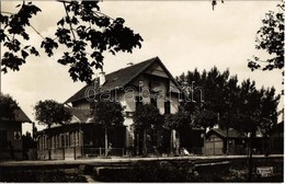 ** T1 Balatonalmádi-fürdő, Vasútállomás. Weinstock E. 303. / Bahnhof / Railway Station - Unclassified