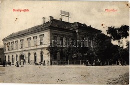 * T2/T3 1911 Berettyóújfalu, Városháza, Oroszlán Szálloda és Kávéház. Adler Béla Kiadása  (fl) - Non Classés