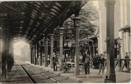 T2 1906 Szolnok, Vasútállomás A Vágányokkal A Faszerkezetes Váró Alól / Bahnhof / Railway Station - Non Classés