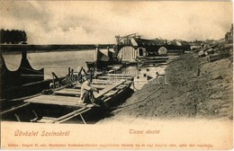 T2 1905 Szolnok, Tisza Part, Halászbárkák, Lakóuszályok. Kiadja Szigeti H. Udvari Fényképész - Ohne Zuordnung