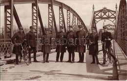* T2 Arad, Kerékpáros Postások A Hídon / Post Officers With Bicycles On The Bridge, Postmen. Curticean Photo - Unclassified