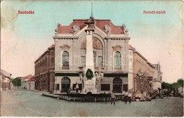 T2/T3 Szabadka, Subotica; 1849-es Kaponyai Csata Honvéd Emlékműve A Nemzeti Kaszinó Előtt, Délvidéki Általános Takarékpé - Non Classés