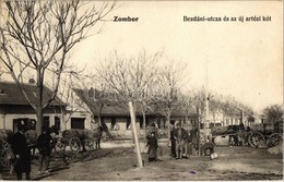 * T2/T3 1919 Zombor, Sombor; Bezdáni Utca, új Artézi Kút, Víz Szállítása Lovaskocsikkal, Vizes Hordók / Street View With - Non Classés