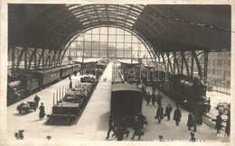 T3 Bergen, Stasjon / Bahnhof / Railway Station Interior With Locomotives (EB) - Zonder Classificatie