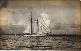 ** T1/T2 Kreuzeryacht Lily. K.u.K. Kriegsmarine. Pola, Von Den Regatten Des K.und. K. Yacht-Geschwaders. Phot. Alois Bee - Ohne Zuordnung