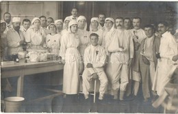 * T2 Orvosok, Nővérek és Sérült Katonák A Budapesti Zita Kórházban, Csoportkép / WWI Injured Soldiers, Doctors And Nurse - Non Classés