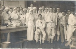 * T2 Orvosok, Nővérek és Sérült Katonák A Budapesti Zita Kórházban, Csoportkép / WWI Injured Soldiers, Doctors And Nurse - Ohne Zuordnung