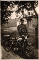 ** T1/T2 ~1925 Katonatiszt Kitüntetésekkel és Puch Motorkerékpárral / Soldier With Medals And Puch Motorcycle. Photo - Non Classés