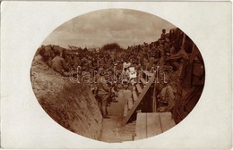 * T2 1917 Galicia, Szent Mise A 9. Századnál A Rajvonalban / WWI K.u.k. Military Mass In The Trench. Photo - Non Classés
