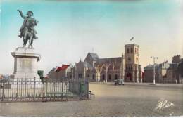 50 - CHERBOURG :  Basilique Ste Trinité Et Tatue De Napoléon 1er - CPSM Dentelée Colorisée GF - Manche - Cherbourg