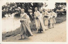 CPA-PHOTO-Vers 1930-BOUDDHISME-JEUNES BONZES-TBE - Buddhism