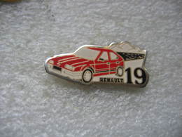 Pin's Renault 19 De Couleur Rouge - Renault