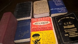 7 DIFFERENT DICTIONARIES: 1.= ENGLISH-GERMAN And GERMAN-ENGLISH - USA (1967) - 288pgs (9x13cent) 2.- The GLOTTA  ENGLISH - Dizionari