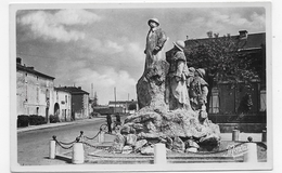 (RECTO / VERSO) SAINTE HERMINE EN 1951 - N° 7 - MONUMENT ELEVE A LA MEMOIRE DE CLEMENCEAU - FORMAT CPA VOYAGEE - Sainte Hermine