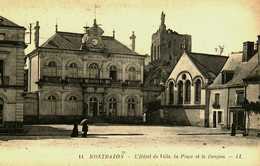 37....indre Et Loire..montbazon....hotel De Ville Et Place Du Donjon - Montbazon