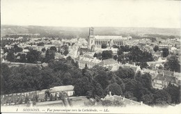 02 - SOISSONS - Vue Panoramique Vers La Cathédrale - Soissons
