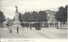 02 - SOISSONS - La Place De La République - Soissons