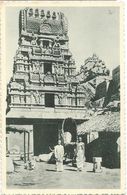 Indes - Devant La Pagode Hindoue, Deux Brahmes Fiers, Vache Sacrée - Edition Jésuites Missionnaires N° 3 - India