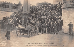 ¤¤  -  PARIS   -   La Crue De La Seine En 1910  -  Quai De Passy  -  On Transborde Le Monde Sur Des Charettes    -  ¤¤ - Arrondissement: 16