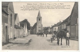 89 - VERON - L'Entrée Du Village Et La Place De L'Eglise - Veron