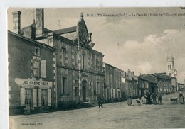 79 - Thenezay : Place De L' Hôtel De Ville Côté Gauche - Thenezay