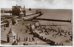 Old Real Photo Postcard, South Pier And Beach, Lowestoft. Sea View, Shops, People. - Lowestoft