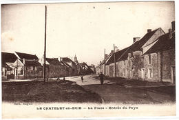 LE CHATELET EN BRIE (77) - La Place - Entrée Du Pays - Ed. Raguin - Photo. Combier, Macon - Le Chatelet En Brie