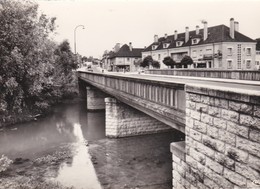 CPSM 10X15 . PONT STE MARIE (10) Le Pont Sur La Seine ( Boulangerie "Au Pain D'Or" / Droguerie -Bazar ) - Other & Unclassified