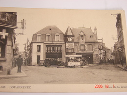 C.P.A.- Douarnenez (29) - Place De La Croix - Marchand Ambulant De Glace - Restaurant - 1940 - SUP (BE79) - Douarnenez