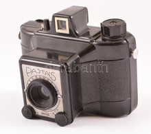 Gamma Pajtás 6x6-os Fényképezőgép, Achromat 1:8/80 Mm Objektívvel, Bakelit Házán Apró Sérülések - Fotoapparate