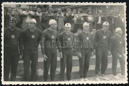 Cca 1950 Magyar Férfi Vízilabda Válogatott Fotója, 5,5x8,5 Cm - Andere & Zonder Classificatie
